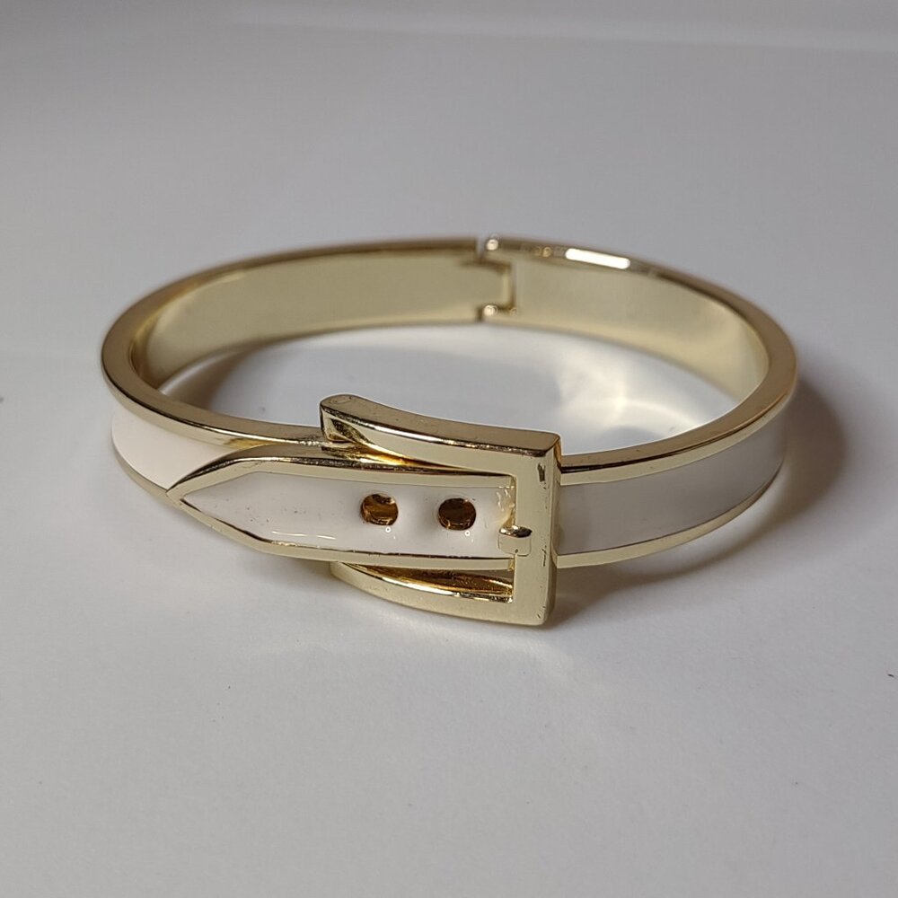 7 Inch White And Gold Tone Belt Buckle Bracelet